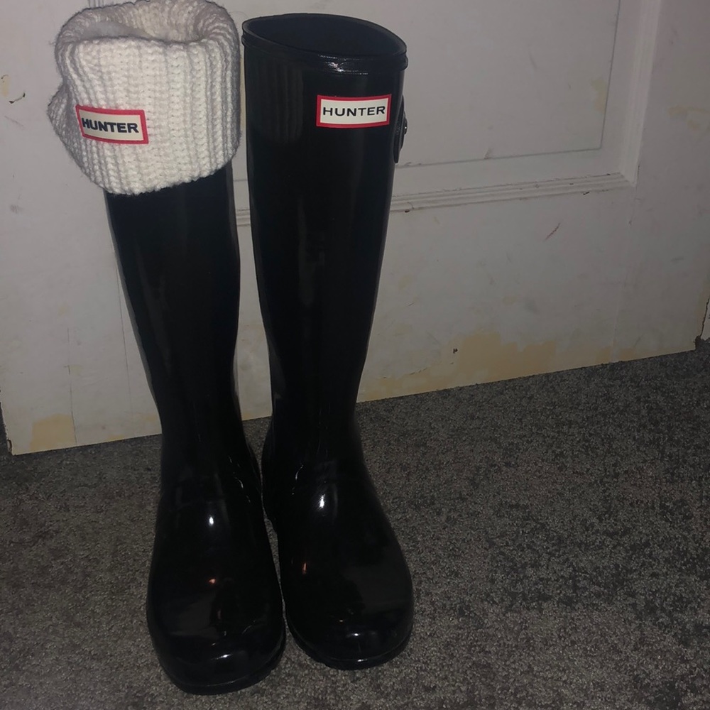 Hunter tall glossy black rain boots with insert